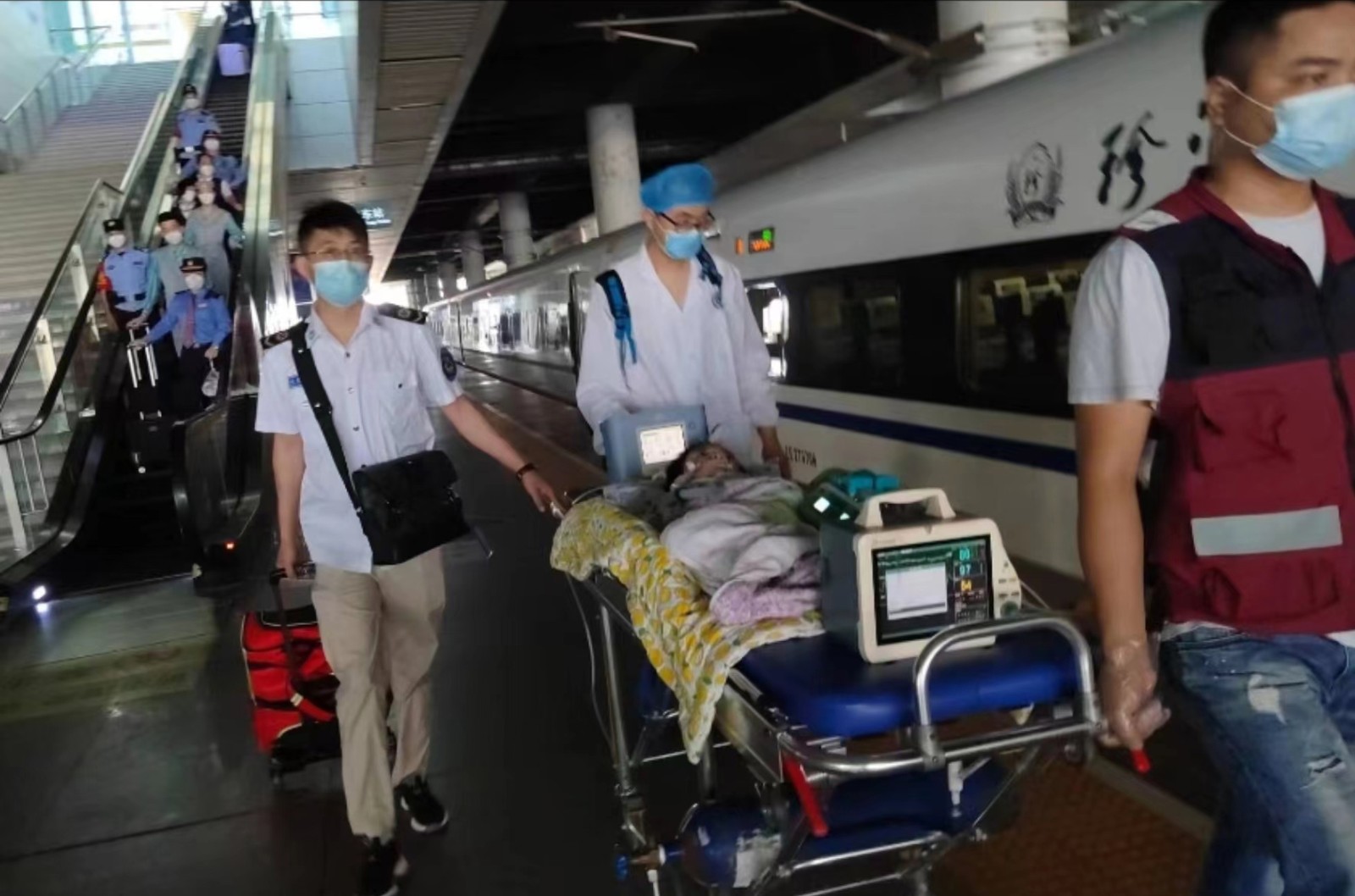 保川县高铁转运公司